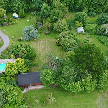 Tudor With Pool & Bbq *