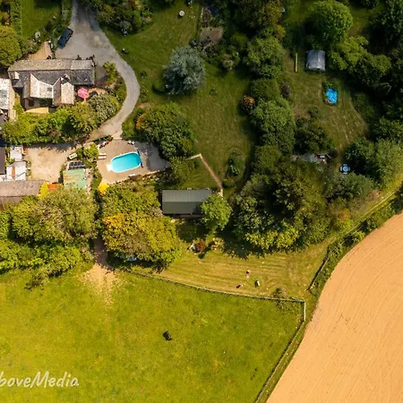 Tudor With Pool & Bbq Lodge Liskeard