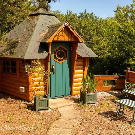 Lodge Tudor With Pool & Bbq *